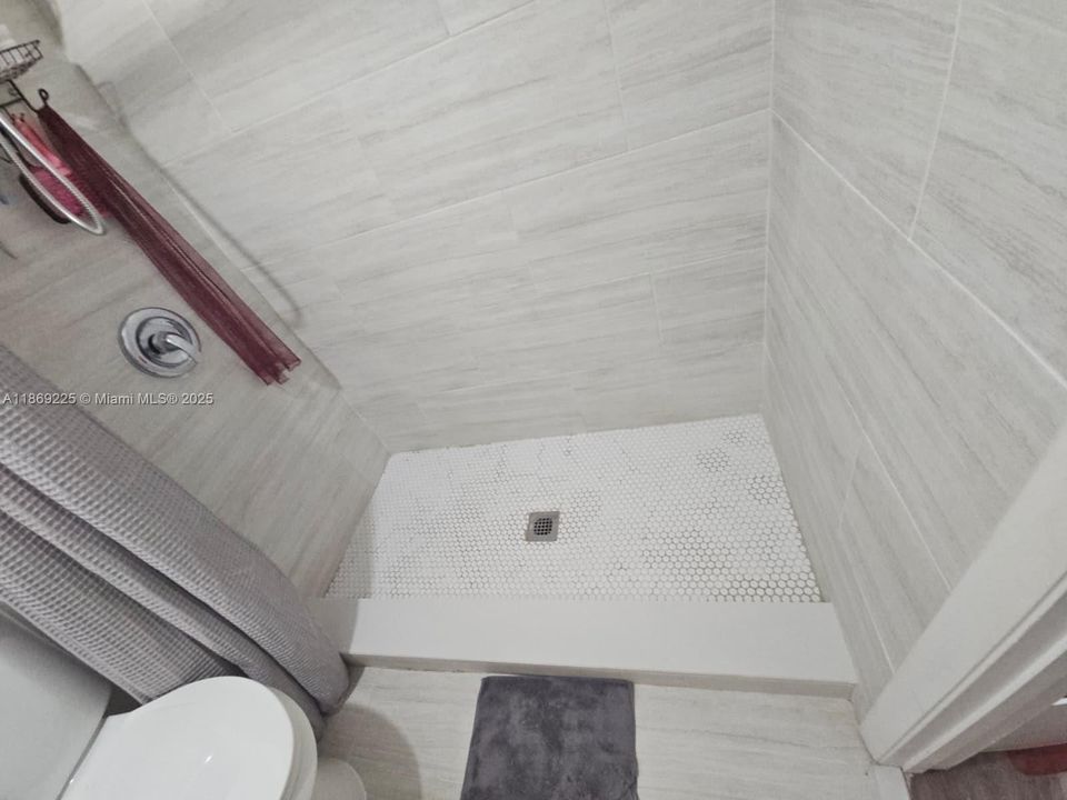 合同活跃: $284,500 (2 贝兹, 2 浴室, 1256 平方英尺)