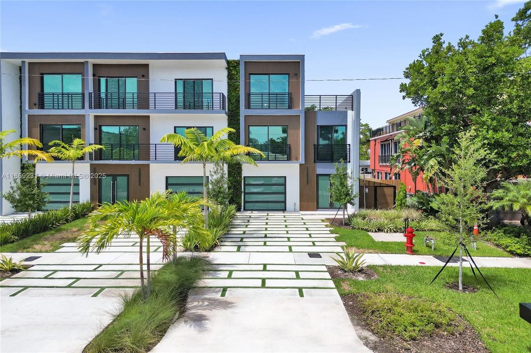 出租: $16,500 (5 贝兹, 4 浴室, 3041 平方英尺)