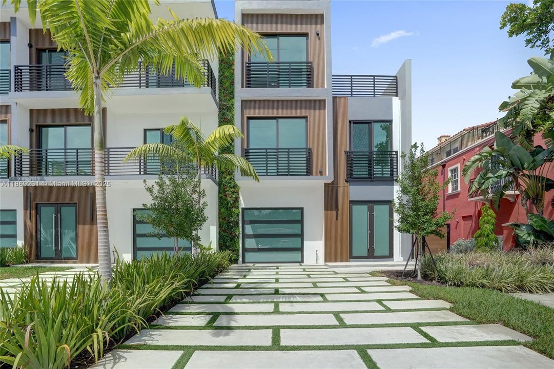 出租: $16,500 (5 贝兹, 4 浴室, 3041 平方英尺)