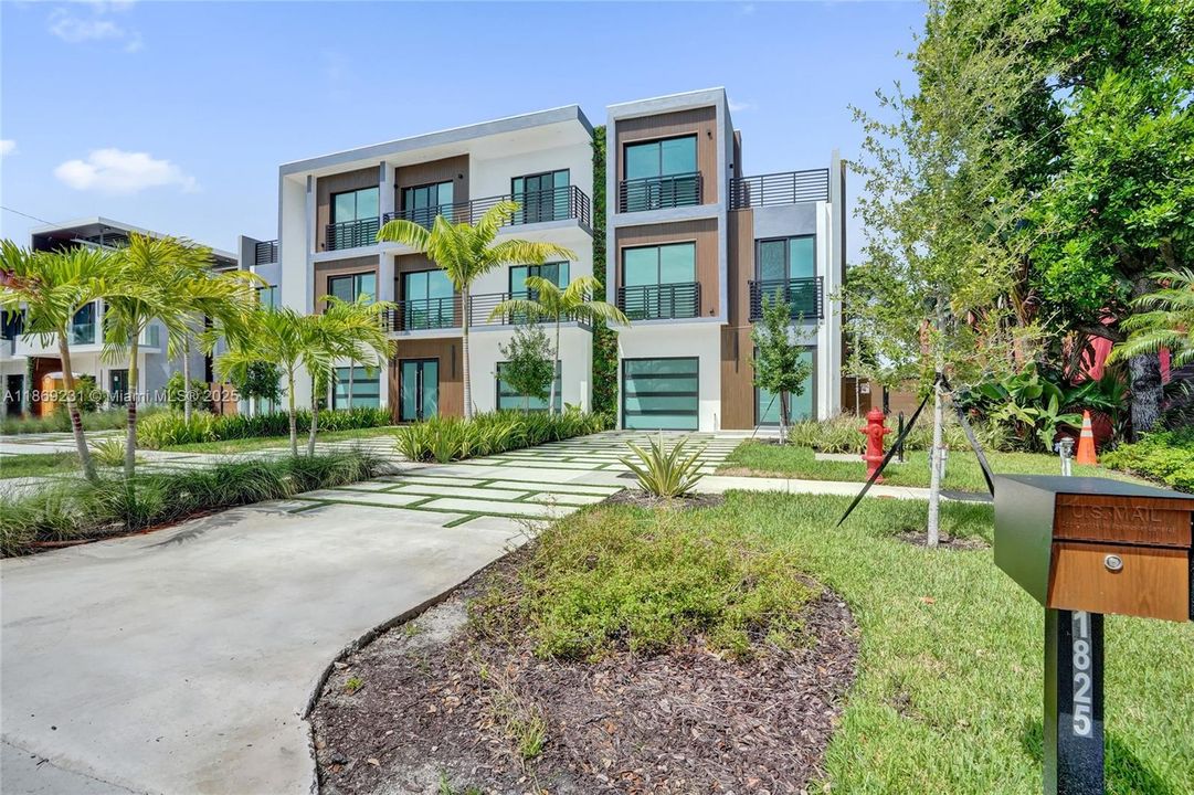 出租: $16,500 (5 贝兹, 4 浴室, 3041 平方英尺)