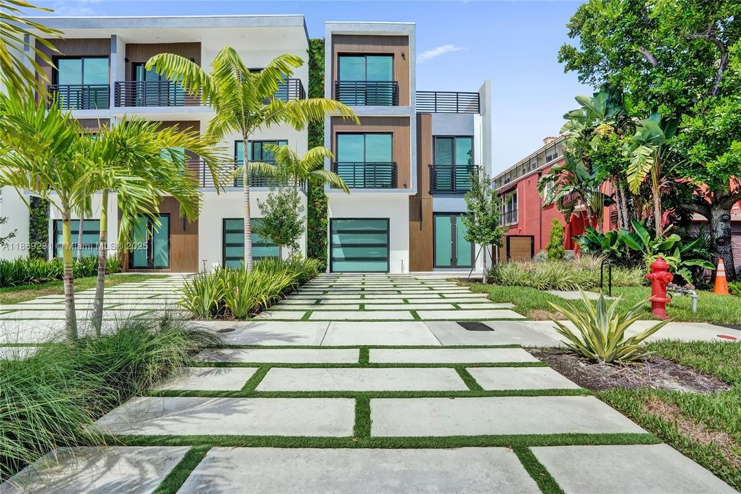 出租: $16,500 (5 贝兹, 4 浴室, 3041 平方英尺)