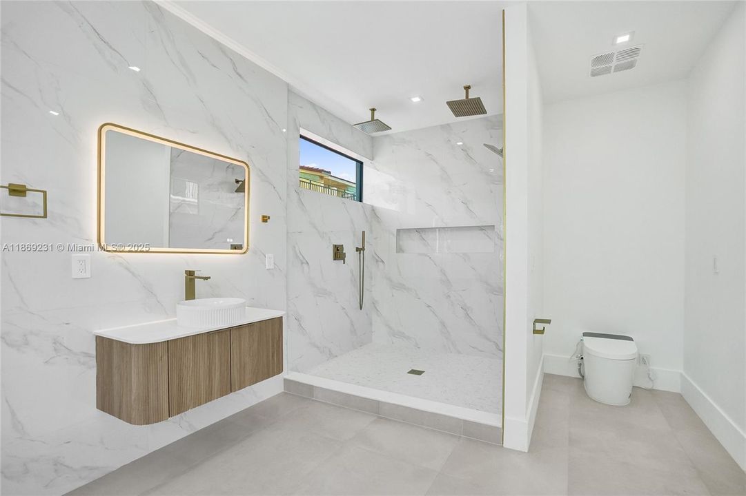 出租: $16,500 (5 贝兹, 4 浴室, 3041 平方英尺)