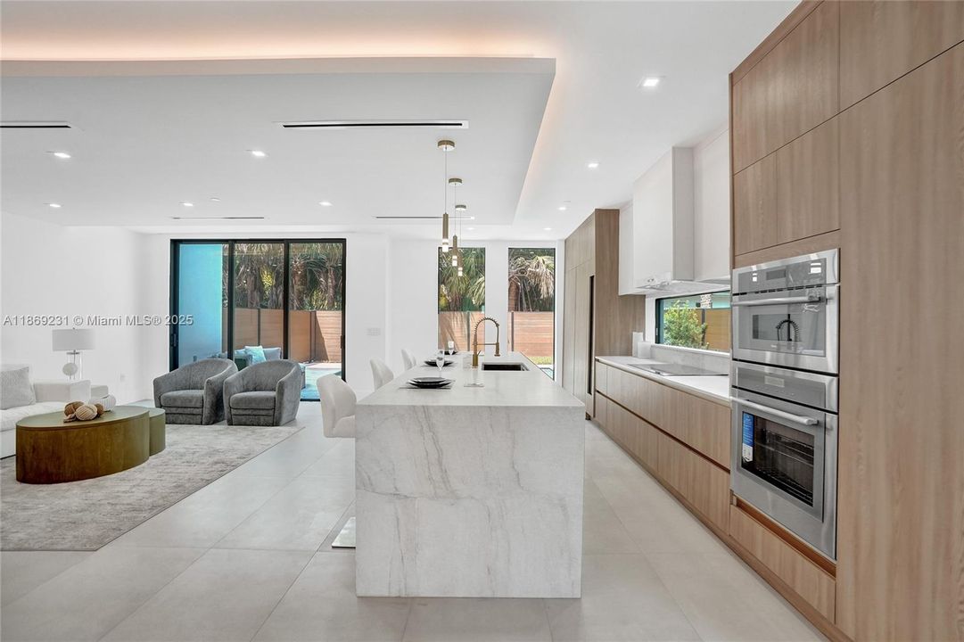 出租: $16,500 (5 贝兹, 4 浴室, 3041 平方英尺)