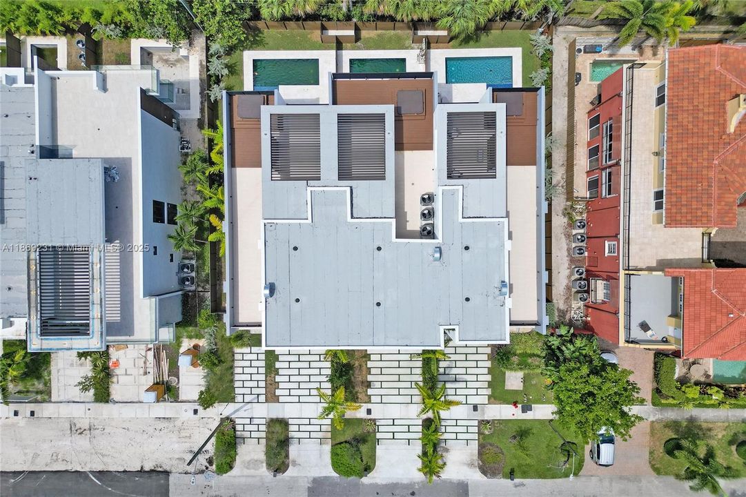 出租: $16,500 (5 贝兹, 4 浴室, 3041 平方英尺)