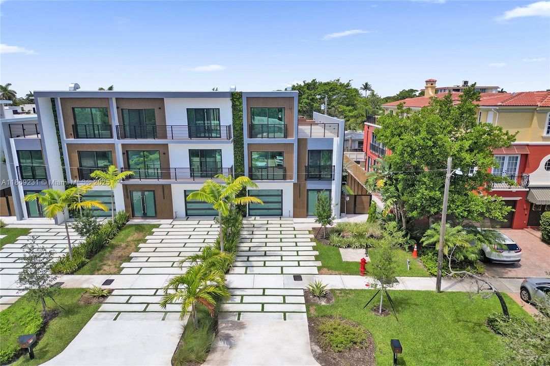 出租: $16,500 (5 贝兹, 4 浴室, 3041 平方英尺)