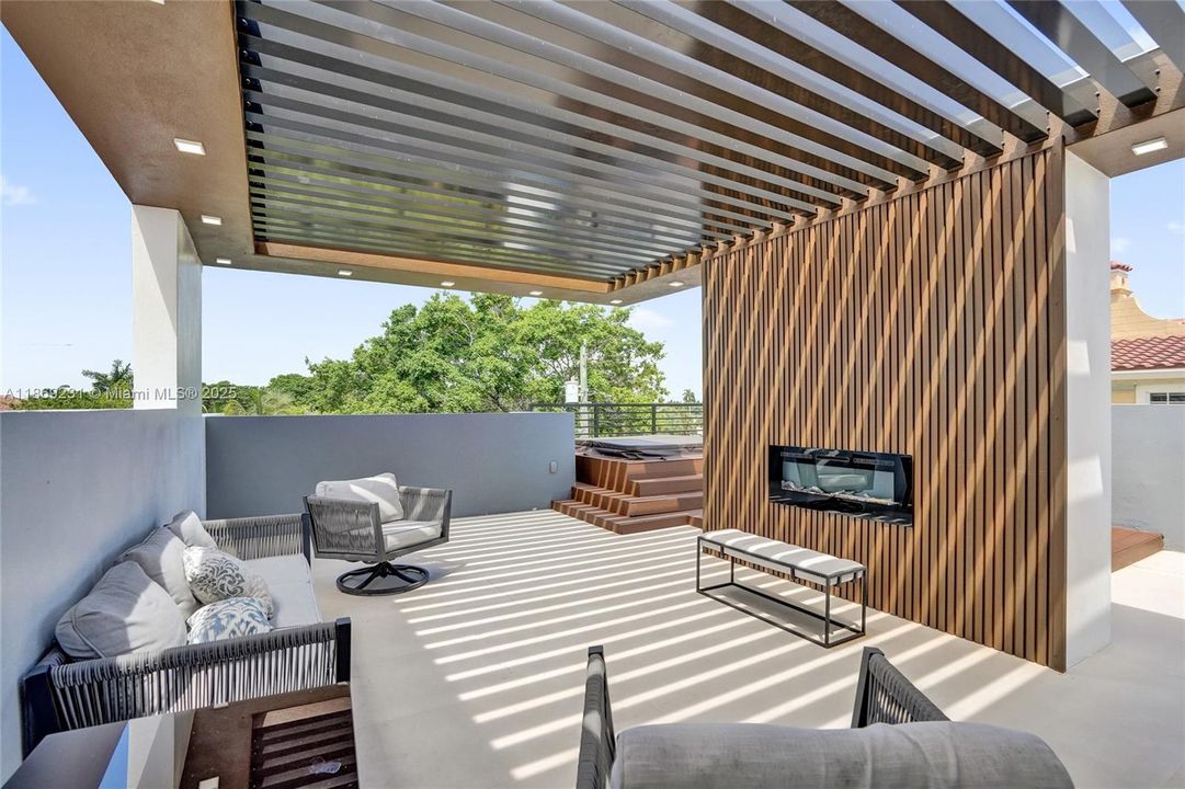 出租: $16,500 (5 贝兹, 4 浴室, 3041 平方英尺)