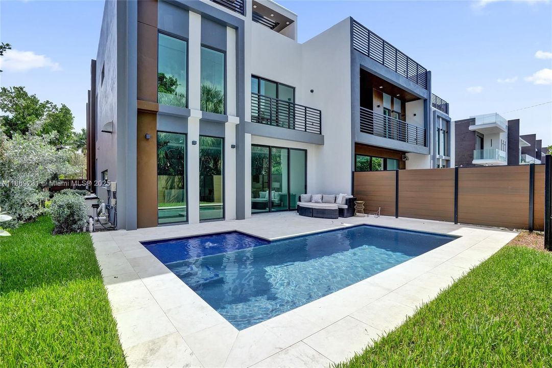 出租: $16,500 (5 贝兹, 4 浴室, 3041 平方英尺)