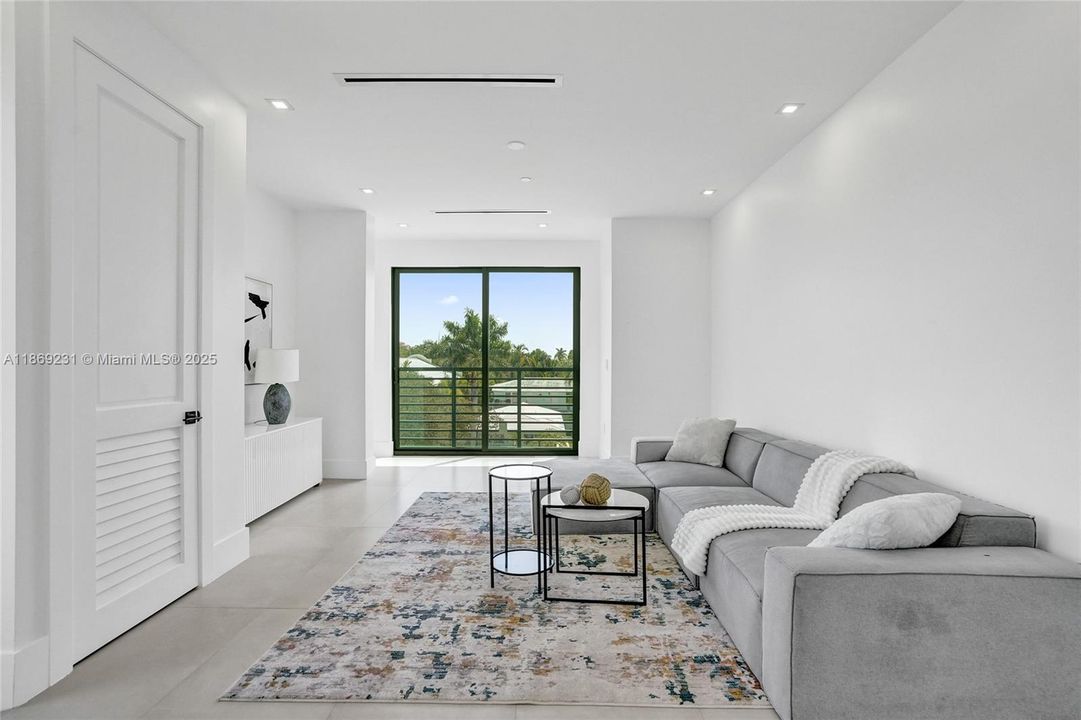 出租: $16,500 (5 贝兹, 4 浴室, 3041 平方英尺)