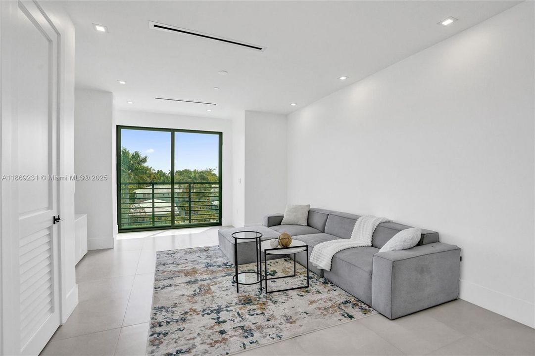 出租: $16,500 (5 贝兹, 4 浴室, 3041 平方英尺)