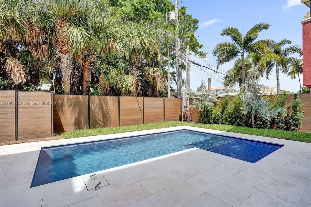 出租: $16,500 (5 贝兹, 4 浴室, 3041 平方英尺)