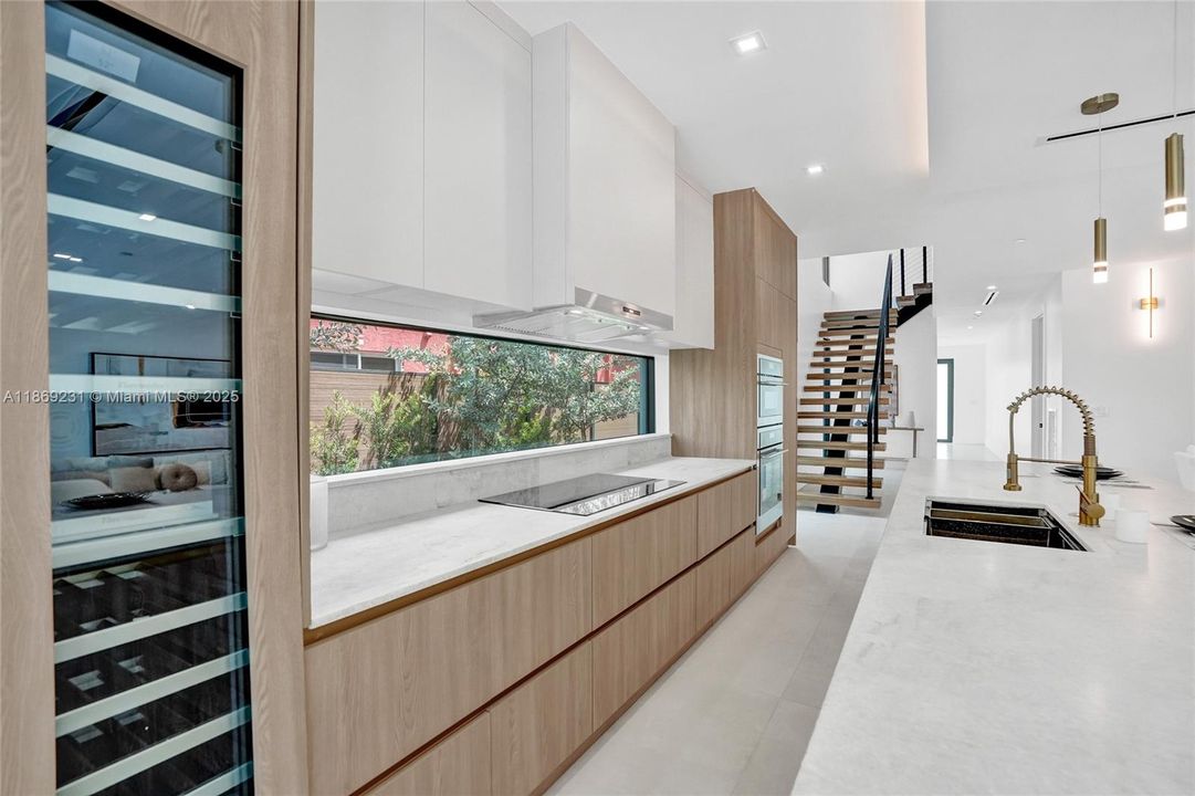 出租: $16,500 (5 贝兹, 4 浴室, 3041 平方英尺)