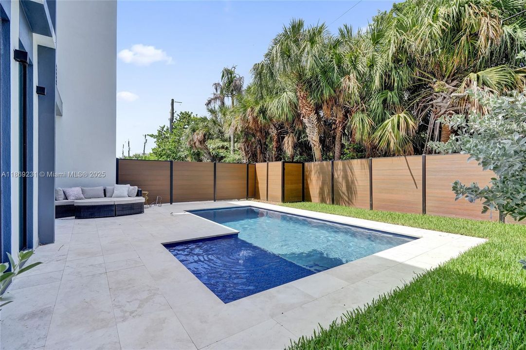 出租: $16,500 (5 贝兹, 4 浴室, 3041 平方英尺)