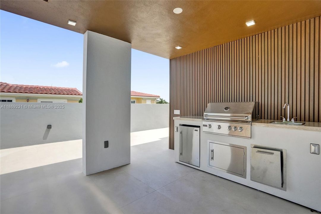 出租: $16,500 (5 贝兹, 4 浴室, 3041 平方英尺)