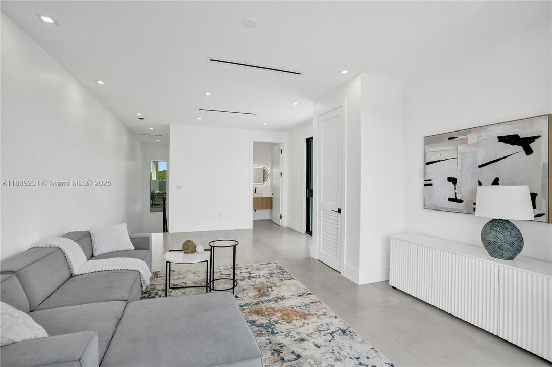 出租: $16,500 (5 贝兹, 4 浴室, 3041 平方英尺)