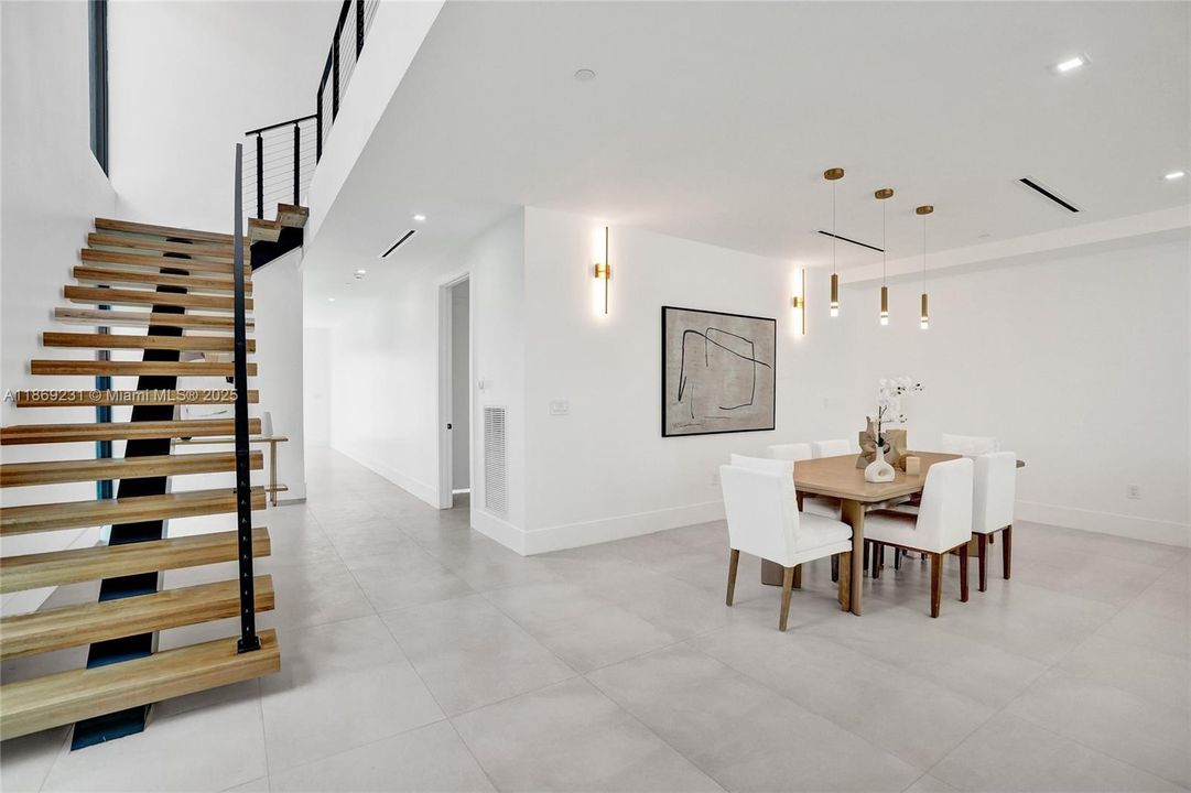 出租: $16,500 (5 贝兹, 4 浴室, 3041 平方英尺)