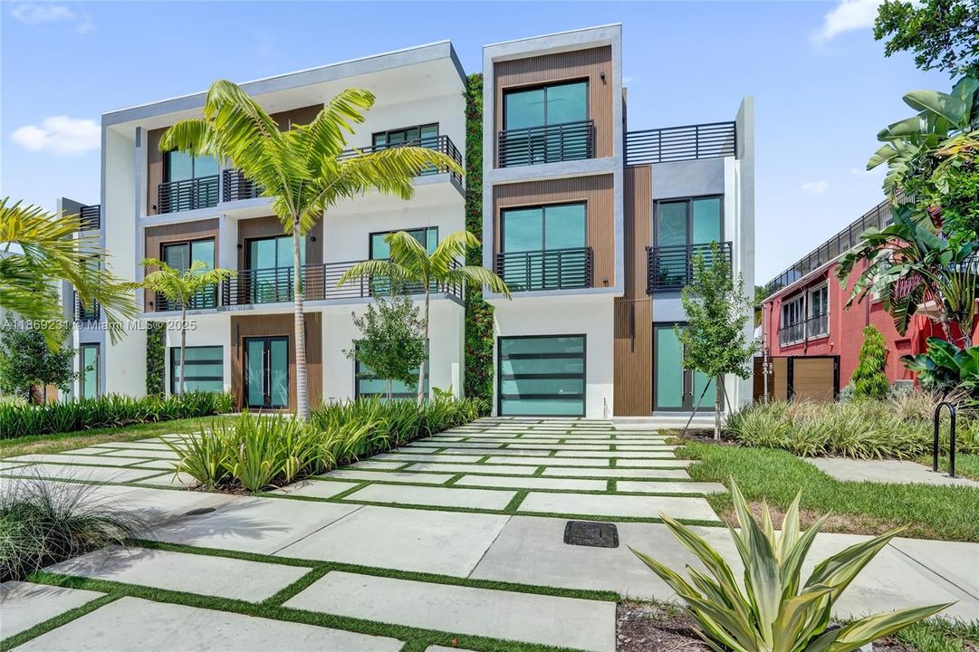 出租: $16,500 (5 贝兹, 4 浴室, 3041 平方英尺)