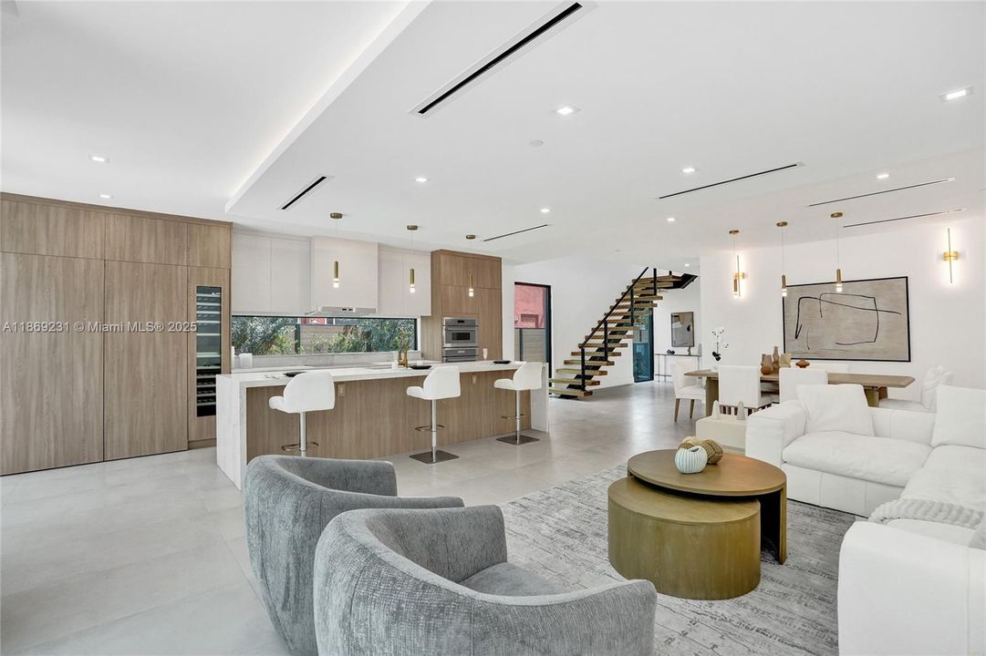 出租: $16,500 (5 贝兹, 4 浴室, 3041 平方英尺)