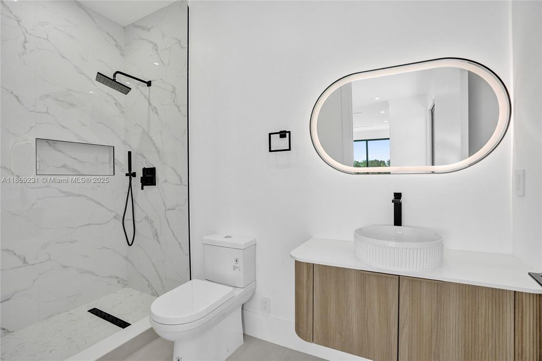 出租: $16,500 (5 贝兹, 4 浴室, 3041 平方英尺)