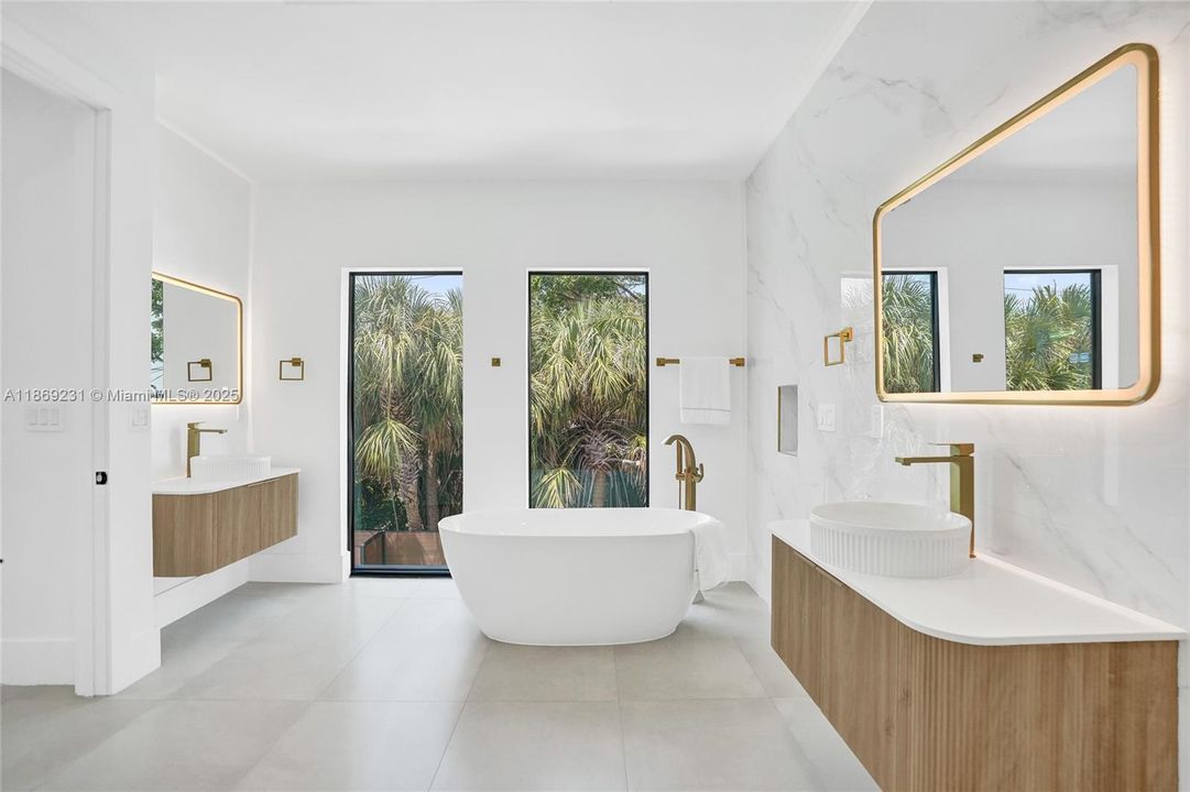 出租: $16,500 (5 贝兹, 4 浴室, 3041 平方英尺)