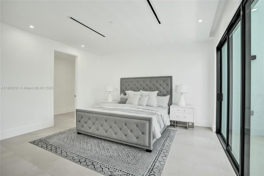 出租: $16,500 (5 贝兹, 4 浴室, 3041 平方英尺)