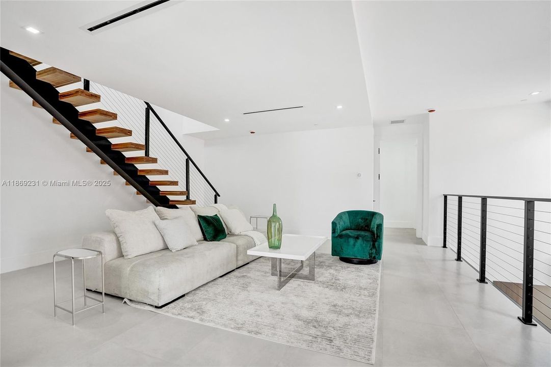 出租: $16,500 (5 贝兹, 4 浴室, 3041 平方英尺)