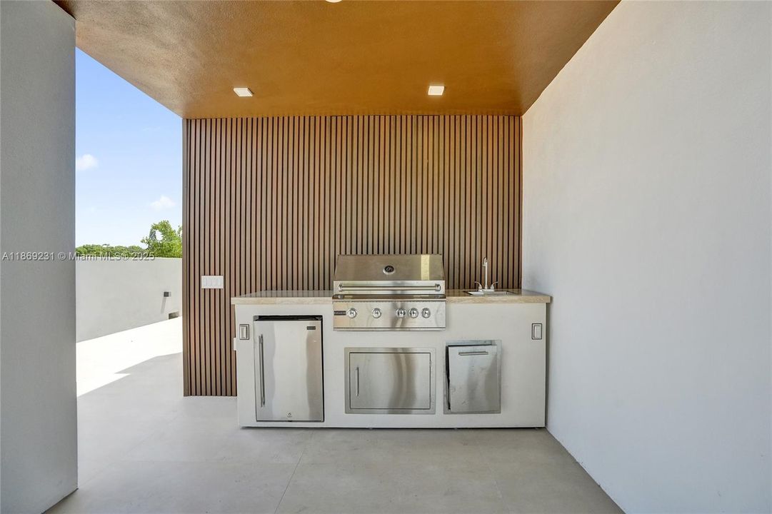 出租: $16,500 (5 贝兹, 4 浴室, 3041 平方英尺)