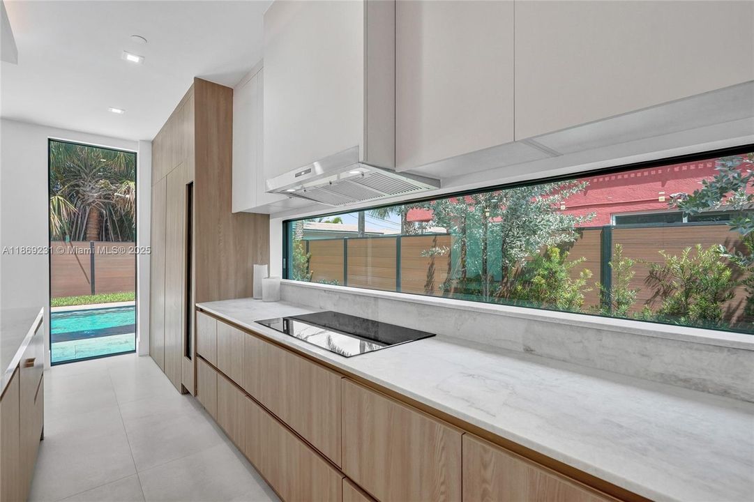 出租: $16,500 (5 贝兹, 4 浴室, 3041 平方英尺)