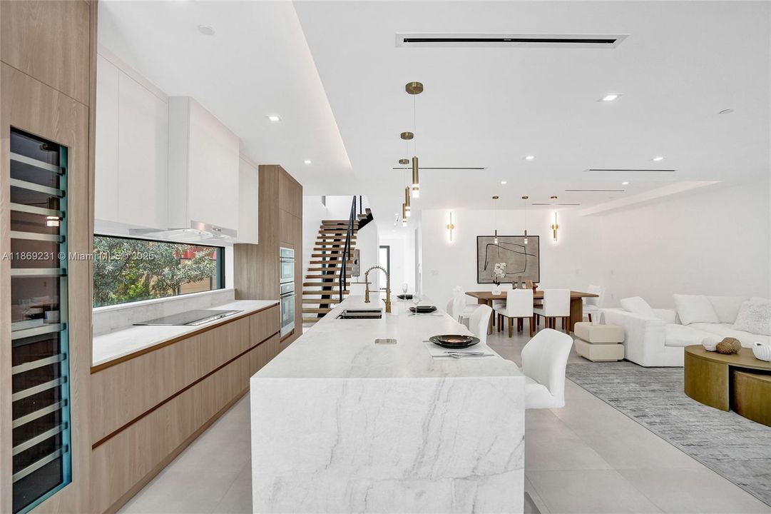 出租: $16,500 (5 贝兹, 4 浴室, 3041 平方英尺)