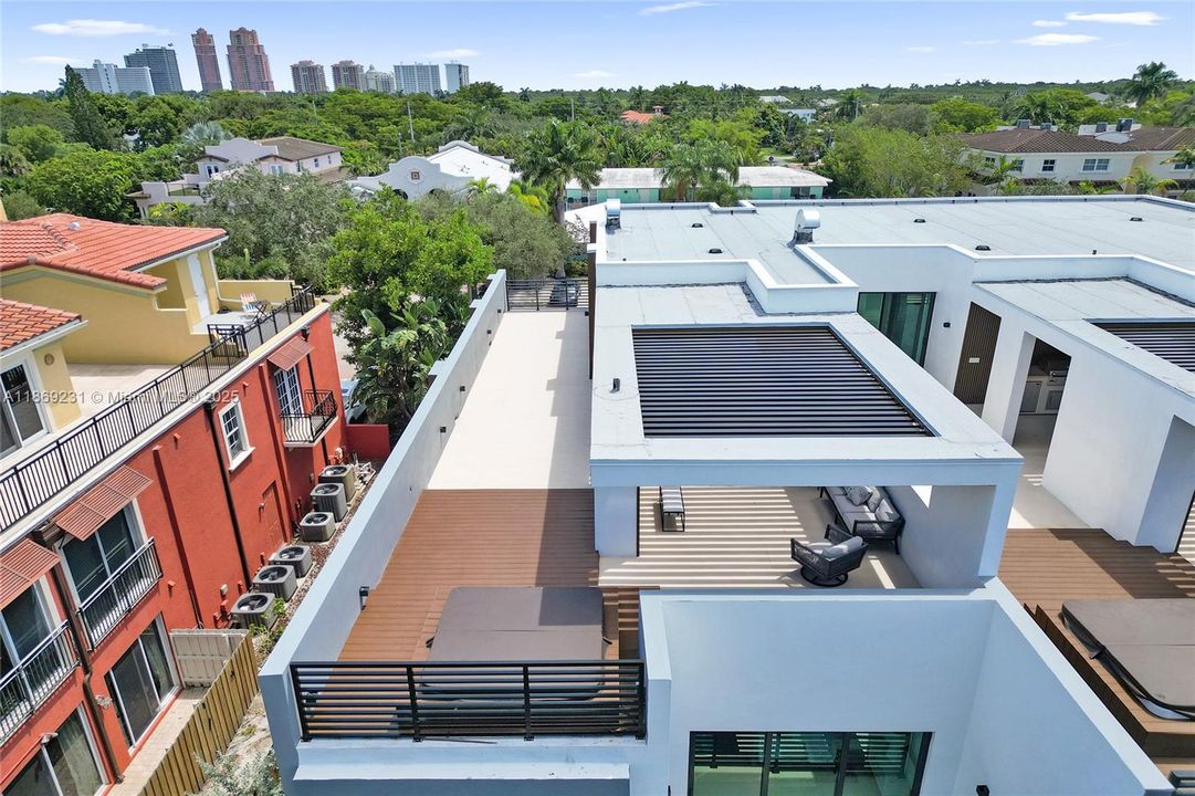 出租: $16,500 (5 贝兹, 4 浴室, 3041 平方英尺)