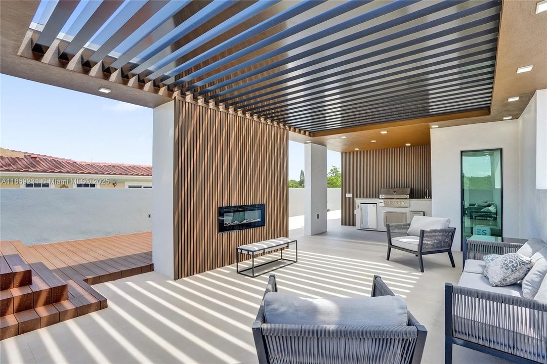 出租: $16,500 (5 贝兹, 4 浴室, 3041 平方英尺)