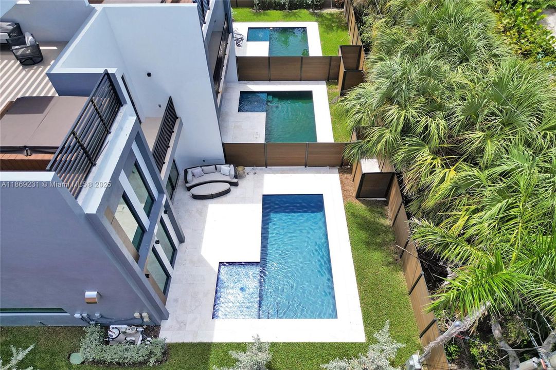 出租: $16,500 (5 贝兹, 4 浴室, 3041 平方英尺)