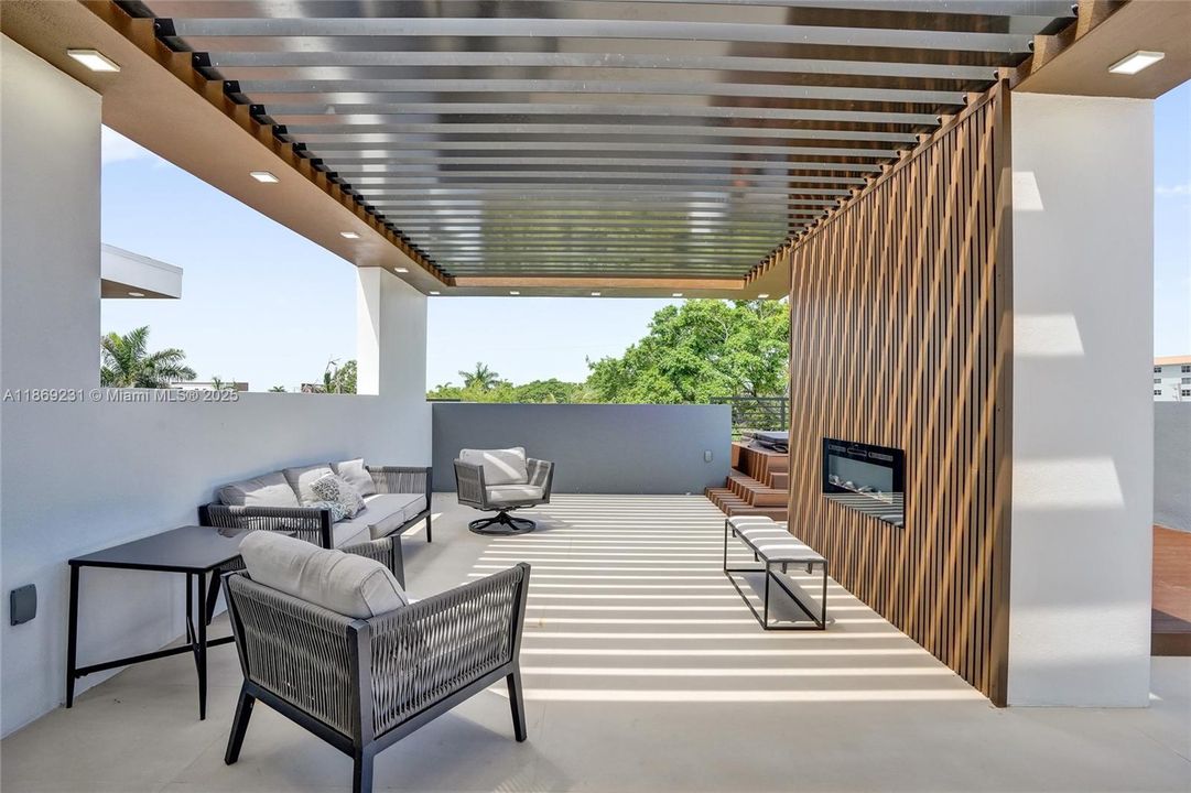 出租: $16,500 (5 贝兹, 4 浴室, 3041 平方英尺)