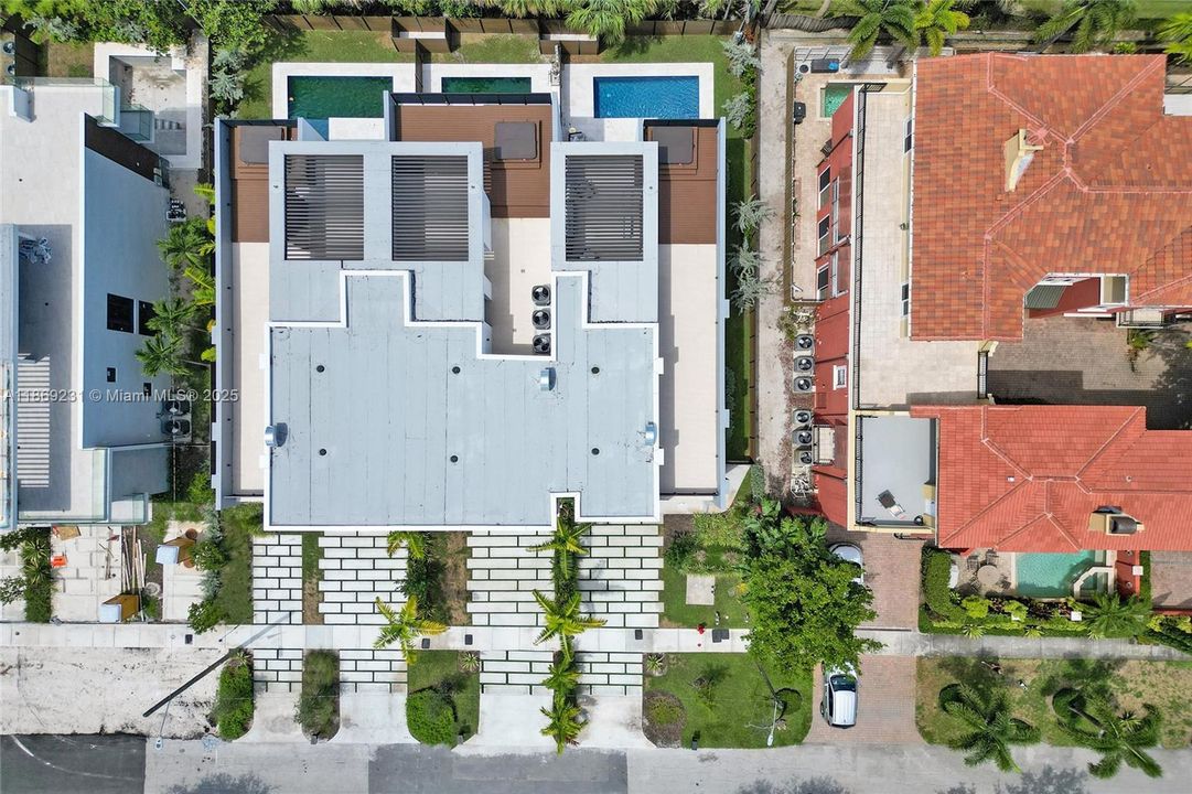 出租: $16,500 (5 贝兹, 4 浴室, 3041 平方英尺)