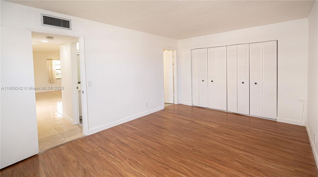 待售: $95,000 (1 贝兹, 1 浴室, 760 平方英尺)