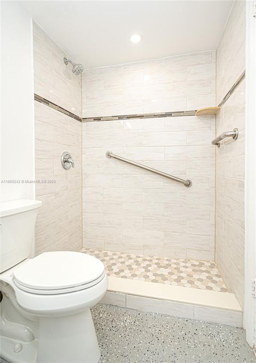 待售: $95,000 (1 贝兹, 1 浴室, 760 平方英尺)