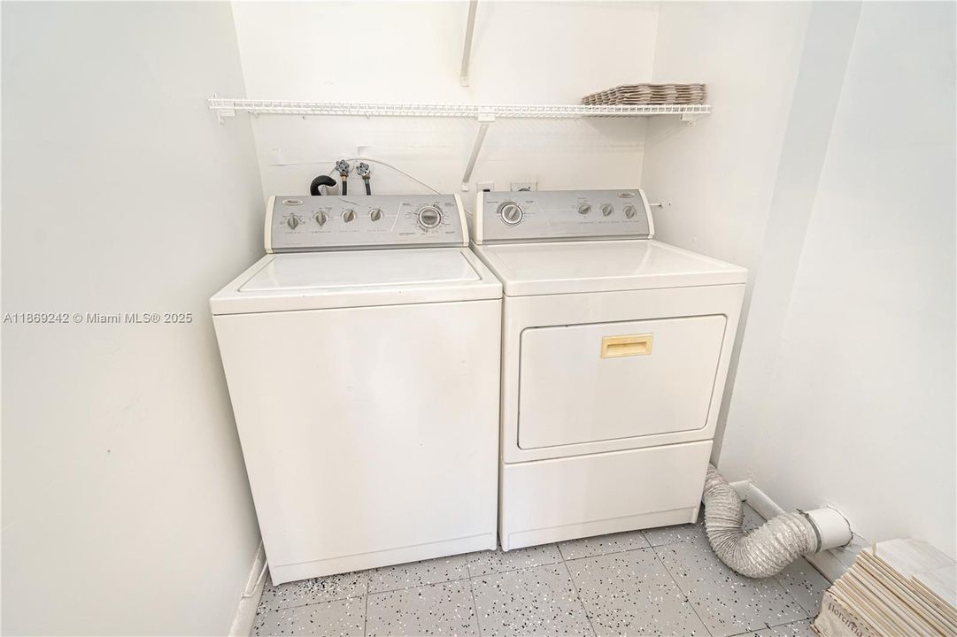 待售: $95,000 (1 贝兹, 1 浴室, 760 平方英尺)