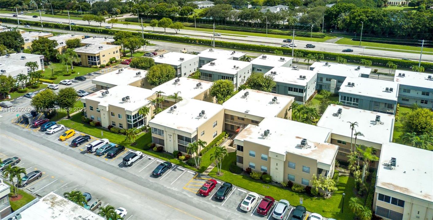 待售: $95,000 (1 贝兹, 1 浴室, 760 平方英尺)