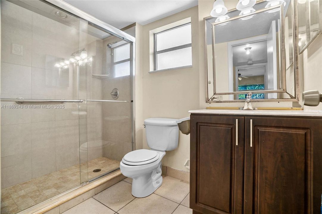 待售: $77,000 (1 贝兹, 1 浴室, 652 平方英尺)