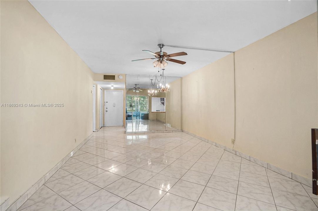 待售: $77,000 (1 贝兹, 1 浴室, 652 平方英尺)