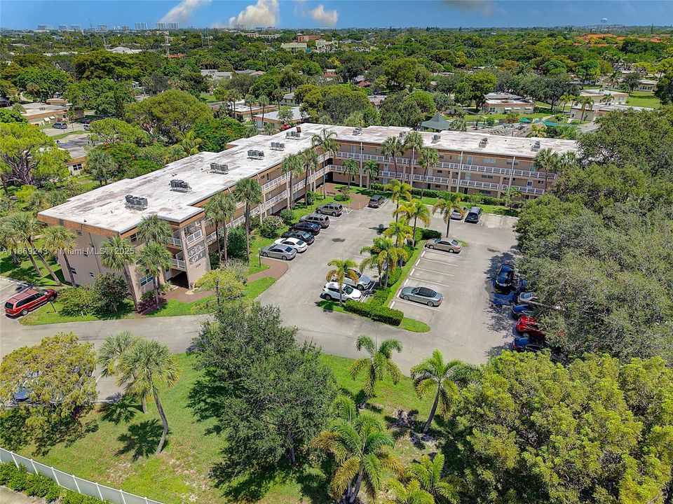 待售: $77,000 (1 贝兹, 1 浴室, 652 平方英尺)