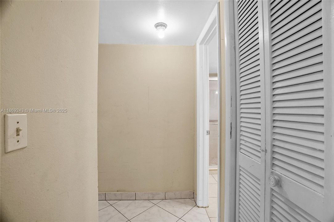 待售: $77,000 (1 贝兹, 1 浴室, 652 平方英尺)