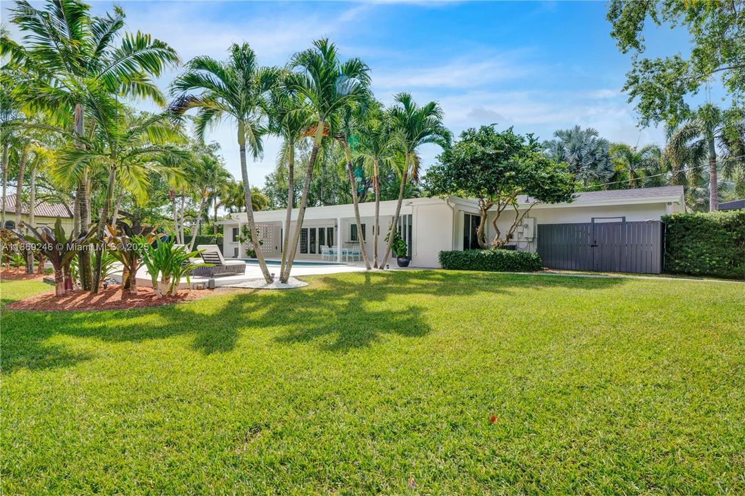 Active With Contract: $1,850,000 (4 beds, 3 baths, 2628 Square Feet)