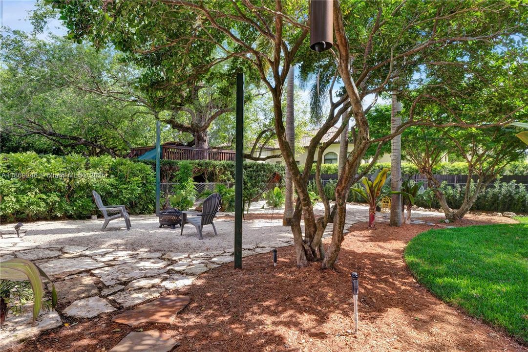 Active With Contract: $1,850,000 (4 beds, 3 baths, 2628 Square Feet)