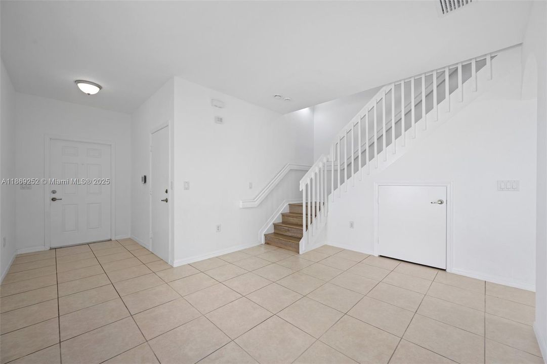 For Rent: $2,750 (3 beds, 2 baths, 1504 Square Feet)