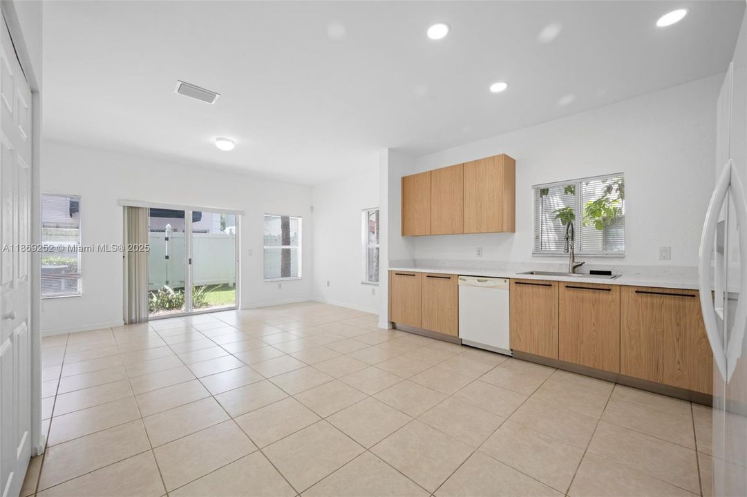 For Rent: $2,750 (3 beds, 2 baths, 1504 Square Feet)