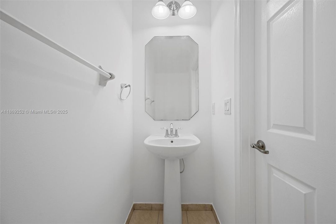 For Rent: $2,750 (3 beds, 2 baths, 1504 Square Feet)