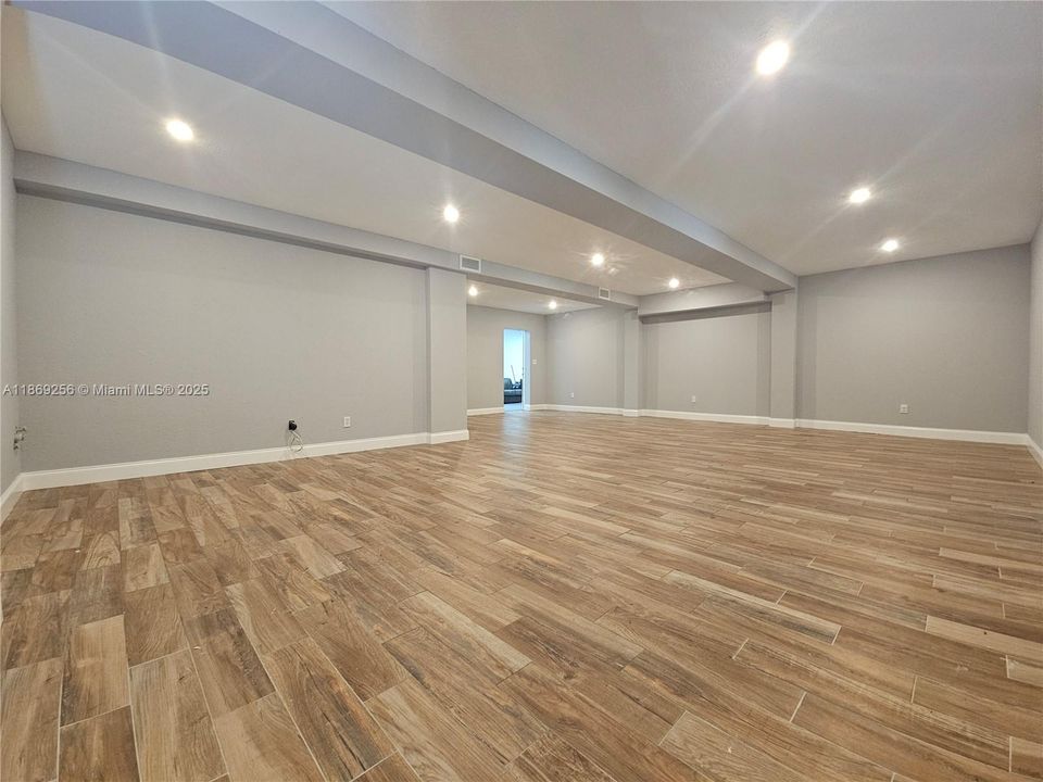 В аренду: $8,000 (5 спален, 5 ванн, 5187 Квадратных фут)