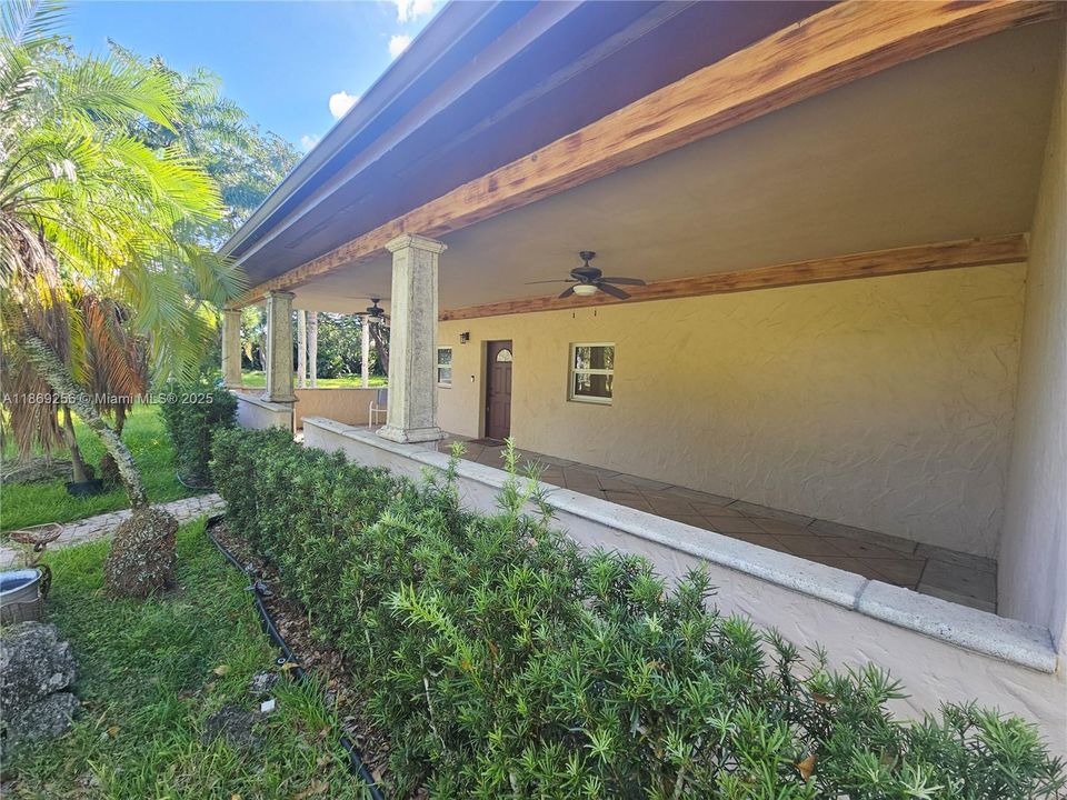 В аренду: $8,000 (5 спален, 5 ванн, 5187 Квадратных фут)