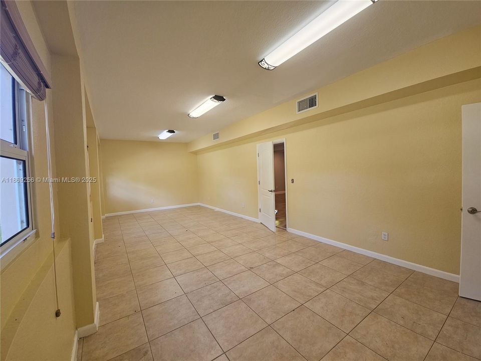 В аренду: $8,000 (5 спален, 5 ванн, 5187 Квадратных фут)