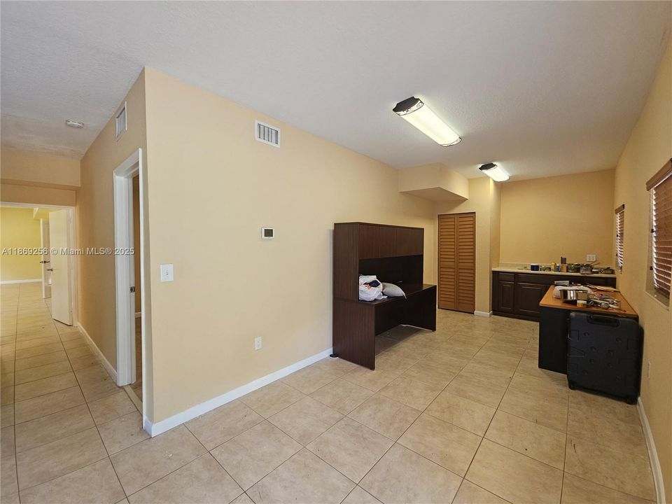 В аренду: $8,000 (5 спален, 5 ванн, 5187 Квадратных фут)